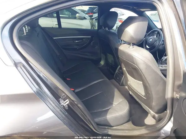 WBA8B9G58JNV00573 2018 BMW 3ER - Image 8