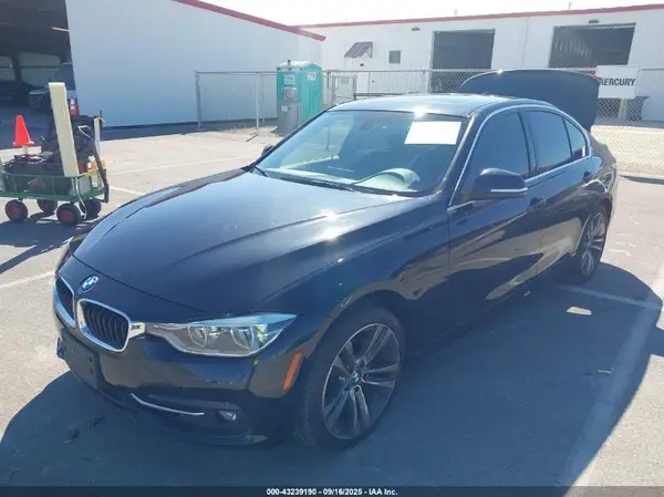 WBA8B9G58JNV00606 2018 BMW 3ER - Image 2