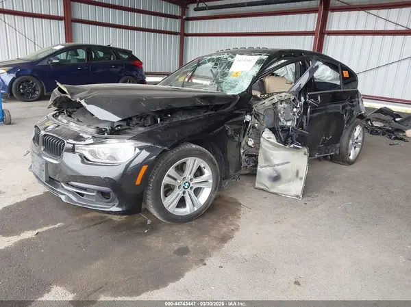 WBA8B9G59HNU49305 2017 BMW 3ER - Image 2