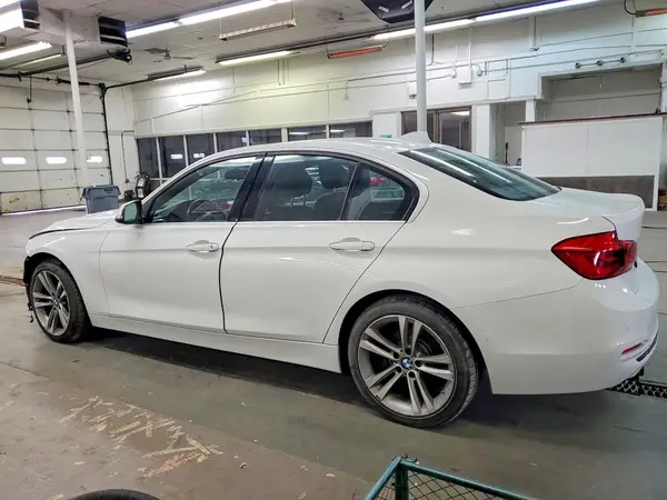WBA8B9G59HNU49983 2017 BMW 3ER - Image 2