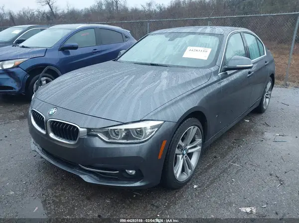 WBA8B9G59JNU57846 2018 BMW 3ER - Image 2