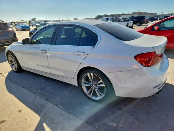 WBA8B9G59JNU96274 2018 BMW 3ER - Image 2