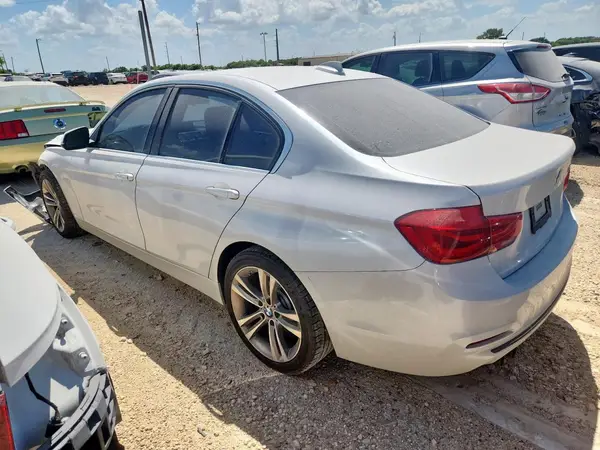 WBA8B9G59JNU96369 2018 BMW 3ER - Image 2