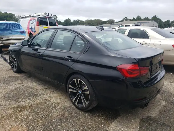 WBA8B9G59JNU97098 2018 BMW 3ER - Image 2