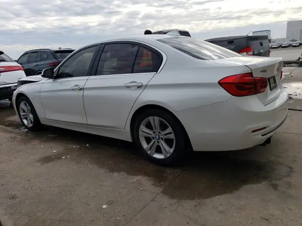 WBA8B9G59JNU97733 2018 BMW 3ER - Image 2