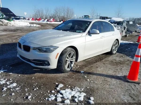 WBA8B9G59JNU98204 2018 BMW 3ER - Image 2