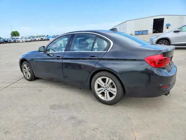 WBA8B9G59JNU99076 2018 BMW 3ER - Image 2