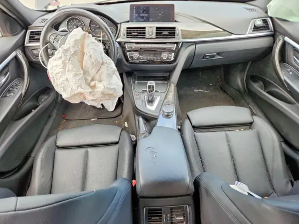 WBA8B9G59JNU99076 2018 BMW 3ER - Image 8