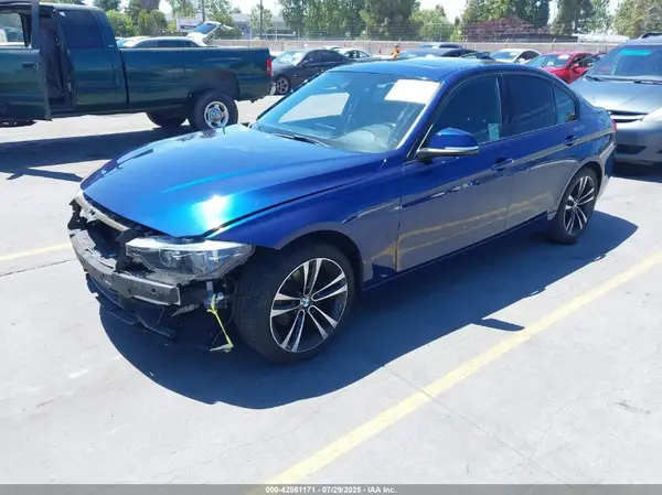 WBA8B9G59JNU99529 2018 BMW 3ER - Image 2