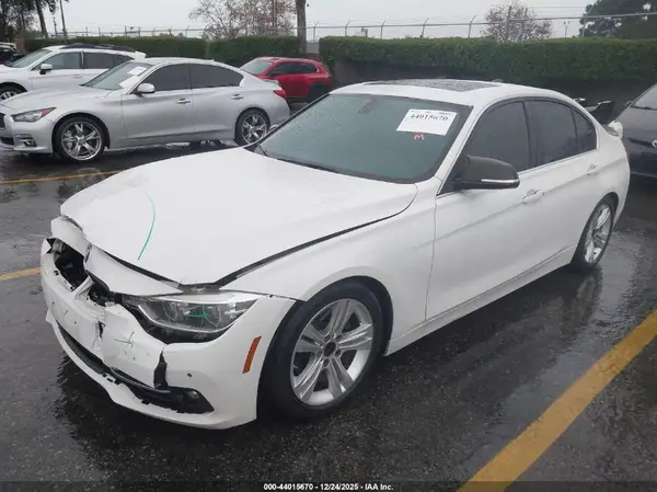 WBA8B9G5XHNU09153 2017 BMW 3ER - Image 2