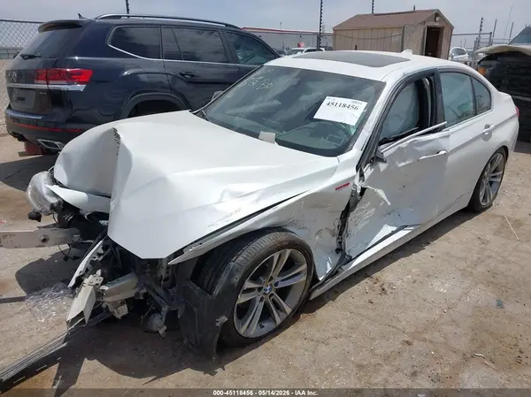 WBA8B9G5XHNU09217 2017 BMW 3ER - Image 2
