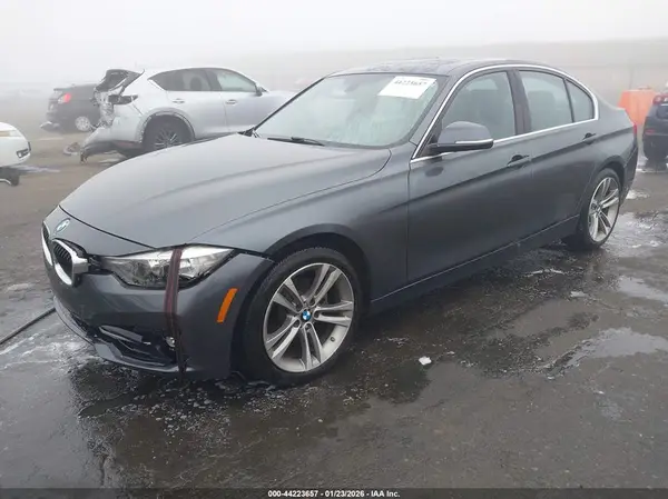 WBA8B9G5XHNU09783 2017 BMW 3ER - Image 2