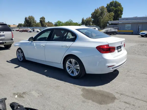 WBA8B9G5XHNU48860 2017 BMW 3ER - Image 2
