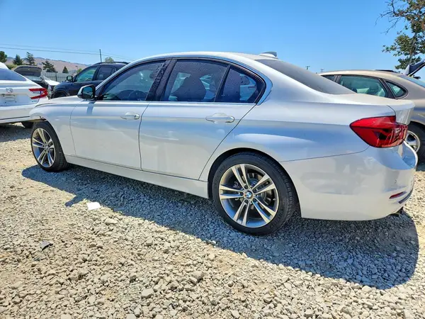 WBA8B9G5XHNU50107 2017 BMW 3ER - Image 2