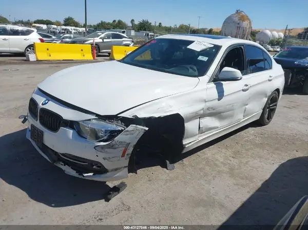 WBA8B9G5XHNU50785 2017 BMW 3ER - Image 2