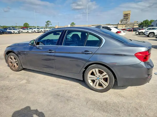 WBA8B9G5XJNU57791 2018 BMW 3ER - Image 2