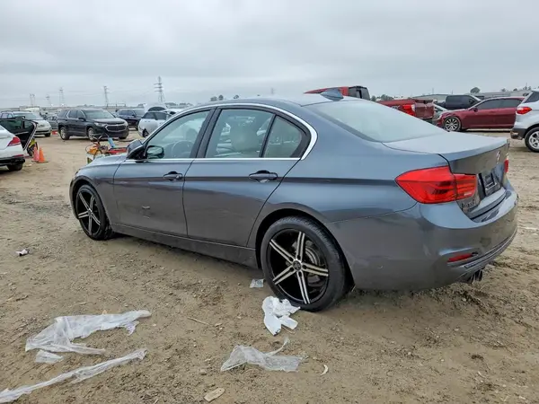 WBA8B9G5XJNU95697 2018 BMW 3ER - Image 2