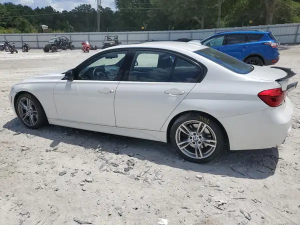 WBA8B9G5XJNU99135 2018 BMW 3ER - Image 2