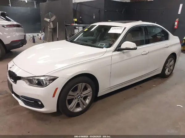 WBA8D9C30HA005395 2017 BMW 3ER - Image 2