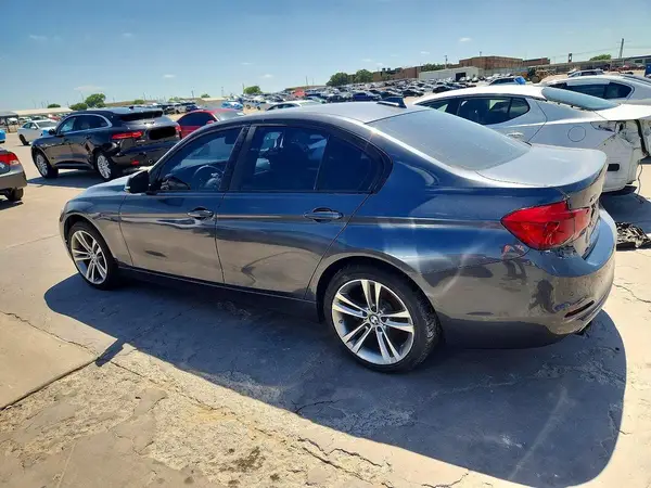 WBA8D9C30HA011715 2017 BMW 3ER - Image 2