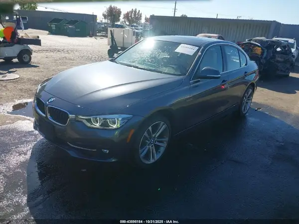 WBA8D9C31HA004272 2017 BMW 3ER - Image 2