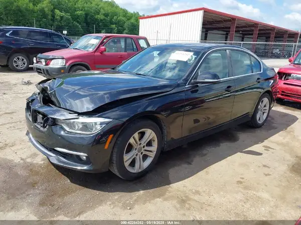 WBA8D9C32HA011814 2017 BMW 3ER - Image 2