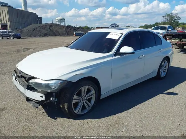 WBA8D9C34HA004475 2017 BMW 3ER - Image 2