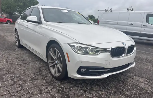 WBA8D9C35HA004288 2017 BMW 3ER - Image 1