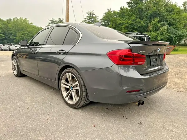 WBA8D9C35HA005439 2017 BMW 3ER - Image 2