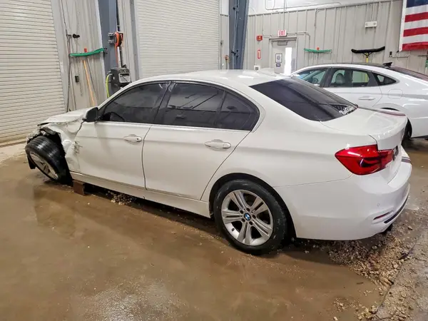 WBA8D9C37HA005085 2017 BMW 3ER - Image 2