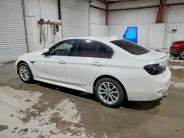 WBA8D9C37HA005216 2017 BMW 3ER - Image 2