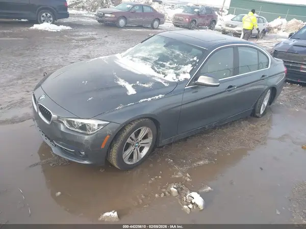 WBA8D9C37HA005958 2017 BMW 3ER - Image 2