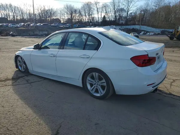 WBA8D9C37HA011873 2017 BMW 3ER - Image 2