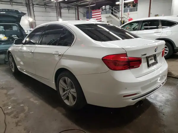 WBA8D9C38HA003975 2017 BMW 3ER - Image 2