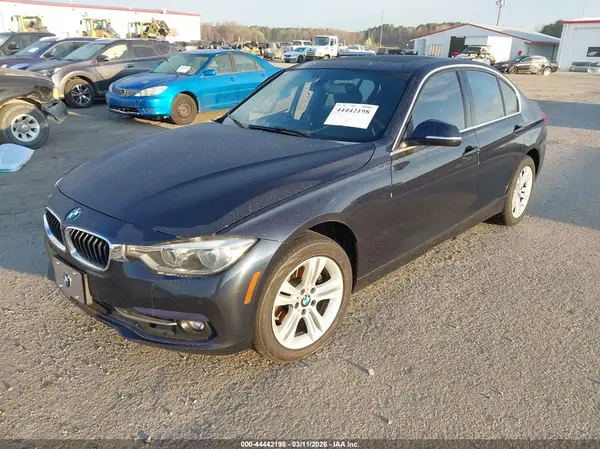 WBA8D9C38HA005757 2017 BMW 3ER - Image 2