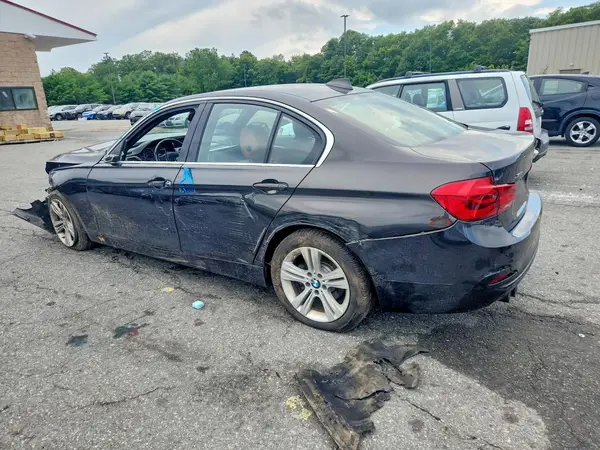 WBA8D9C38HA011526 2017 BMW 3ER - Image 2