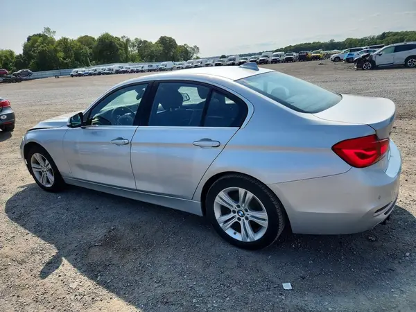 WBA8D9C38HA011686 2017 BMW 3ER - Image 2
