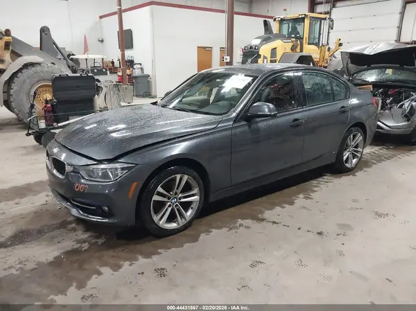 WBA8D9C39HA012250 2017 BMW 3ER - Image 2
