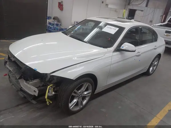 WBA8D9C39HA012488 2017 BMW 3ER - Image 2
