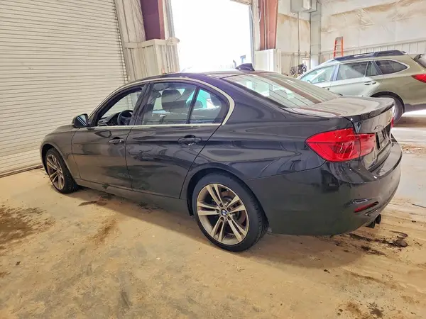WBA8D9C3XHA011124 2017 BMW 3ER - Image 2