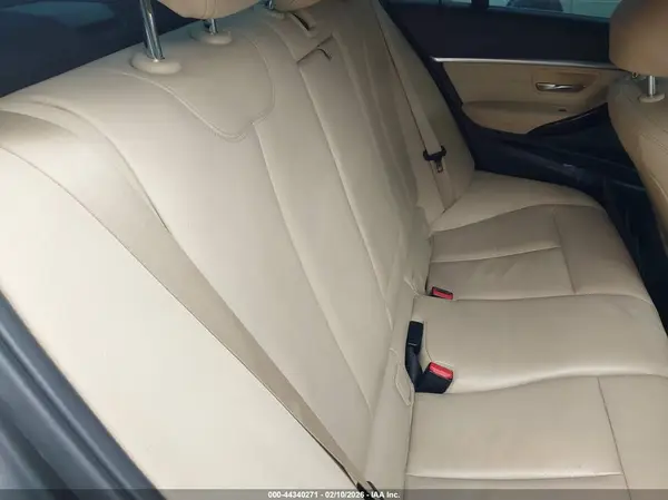 WBA8D9C3XHA011723 2017 BMW 3ER - Image 8