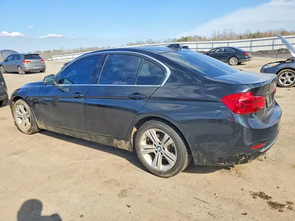 WBA8D9C50JA608211 2018 BMW 3ER - Image 2