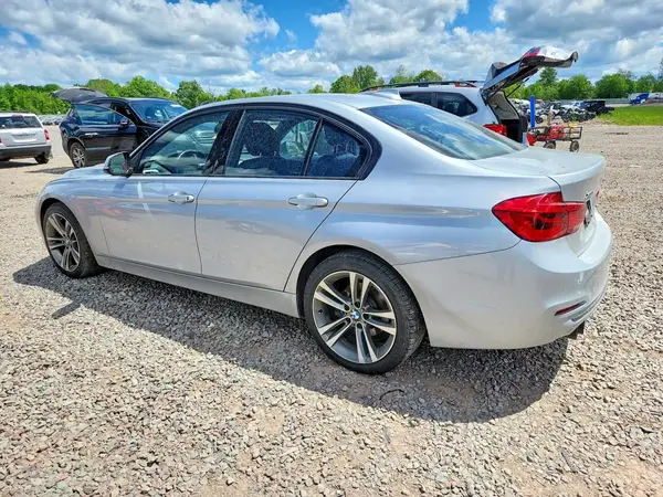 WBA8D9C50JA614168 2018 BMW 3ER - Image 2