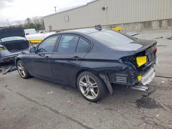 WBA8D9C50JA615627 2018 BMW 3ER - Image 2