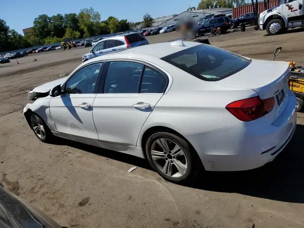 WBA8D9C50JA615675 2018 BMW 3ER - Image 2