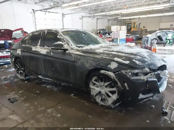 WBA8D9C50JA616518 2018 BMW 3ER - Image 1