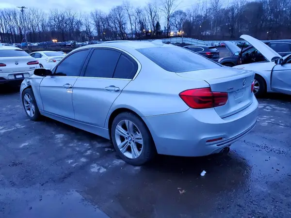 WBA8D9C50JEM32074 2018 BMW 3ER - Image 2