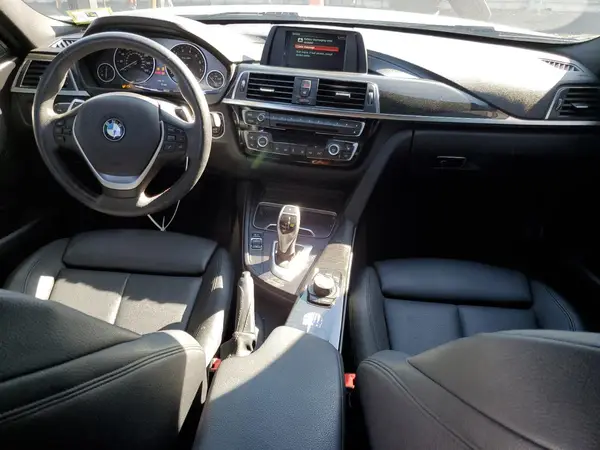 WBA8D9C51JA608623 2018 BMW 3ER - Image 8