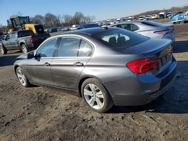 WBA8D9C51JA616060 2018 BMW 3ER - Image 2