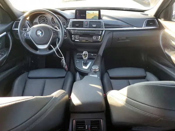 WBA8D9C51JA616060 2018 BMW 3ER - Image 8